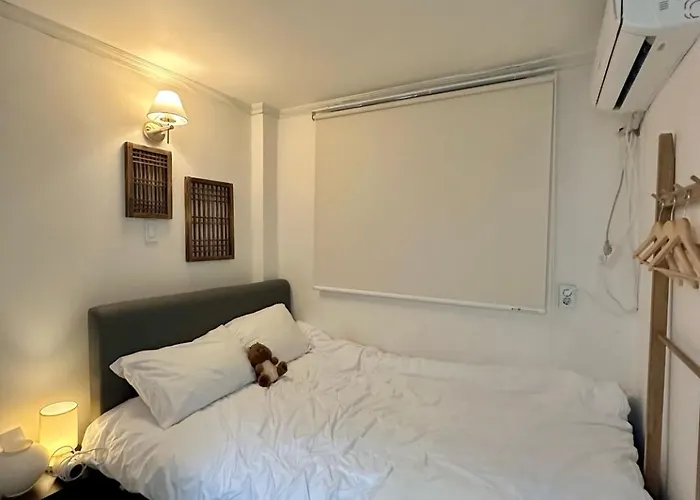 303, 5 Minutes By Subway, Fully Equipped Private Room, Yeongdeungpo Times Square, River, Myeongdong, Hongdae 20 Minutes, Kocheok Dome, Ktx, Busan Aparthotel *